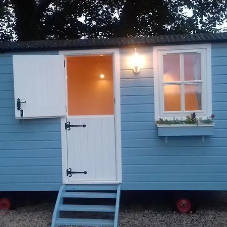 샬레 Glamping At Doon Angus Farm *