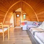 Chalet Glamping At Doon Angus Farm *