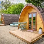 Chalet Glamping At Doon Angus Farm