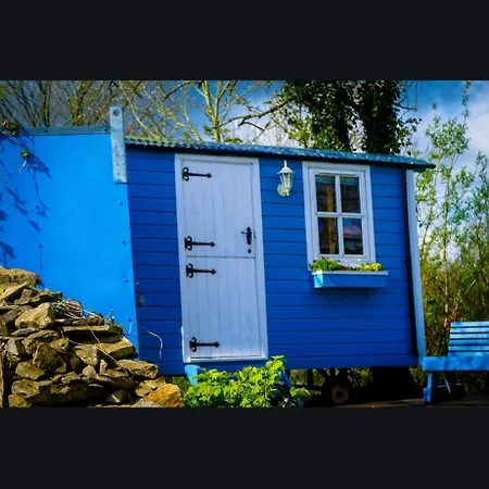 Chalet Glamping At Doon Angus Farm