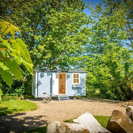 Chalet Glamping At Doon Angus Farm